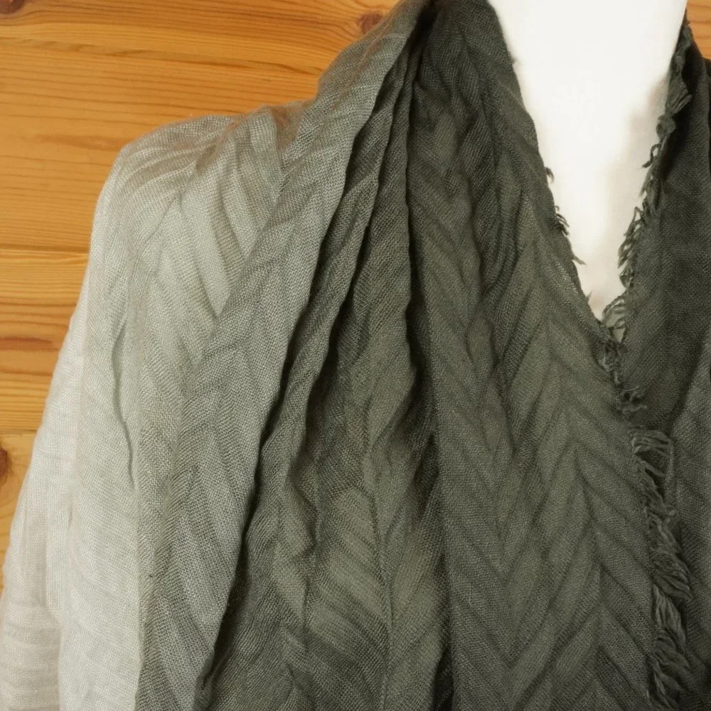 Gray and White Gradient Wrap Scarf Size 28x41‎